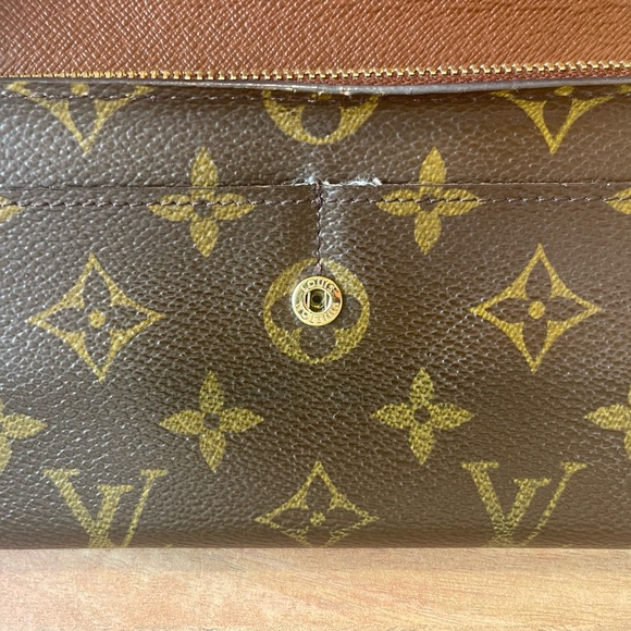 Authentic Louis Vuitton Monogram  Sarah Wallet on Chain - Picture 11 of 12